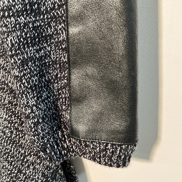 BCBG MAXAZRIA "Dahnya" B/W Knit Asymmetric Hem Faux Leather SLV Sweater Dress S - Picture 5 of 15